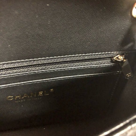 Chanel 20B Mini Chevron Black Lambskin LGHW - Picture 8 of 10